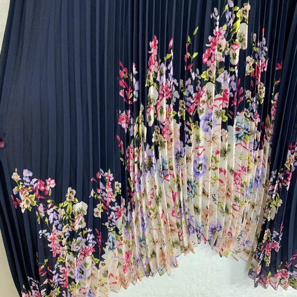 White House Black Market Navy Floral Smocked Pleated Midi Dress Sz 6 - Picture 7 of 16